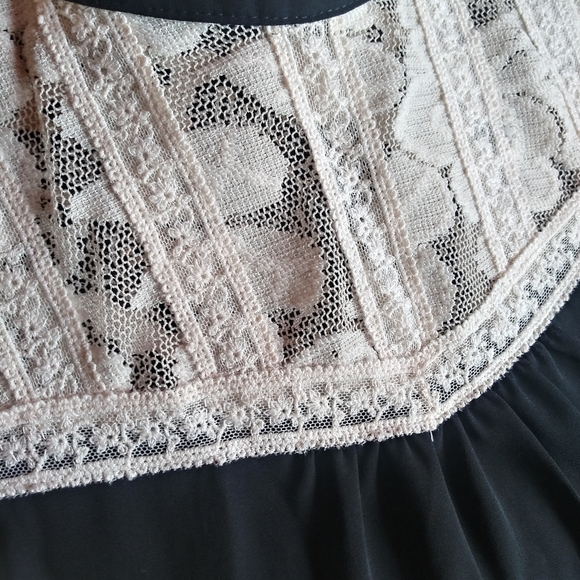 Monteau Medium Black Top - Picture 7 of 7